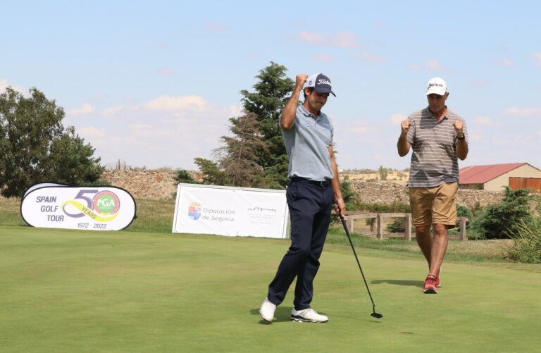 salgado emboca el último putt