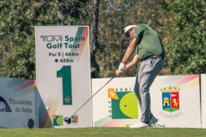 Carlos Sánchez Molina se coloca líder en una emocionante primera jornada del Campeonato de Castilla y León de Profesionales PGA de España