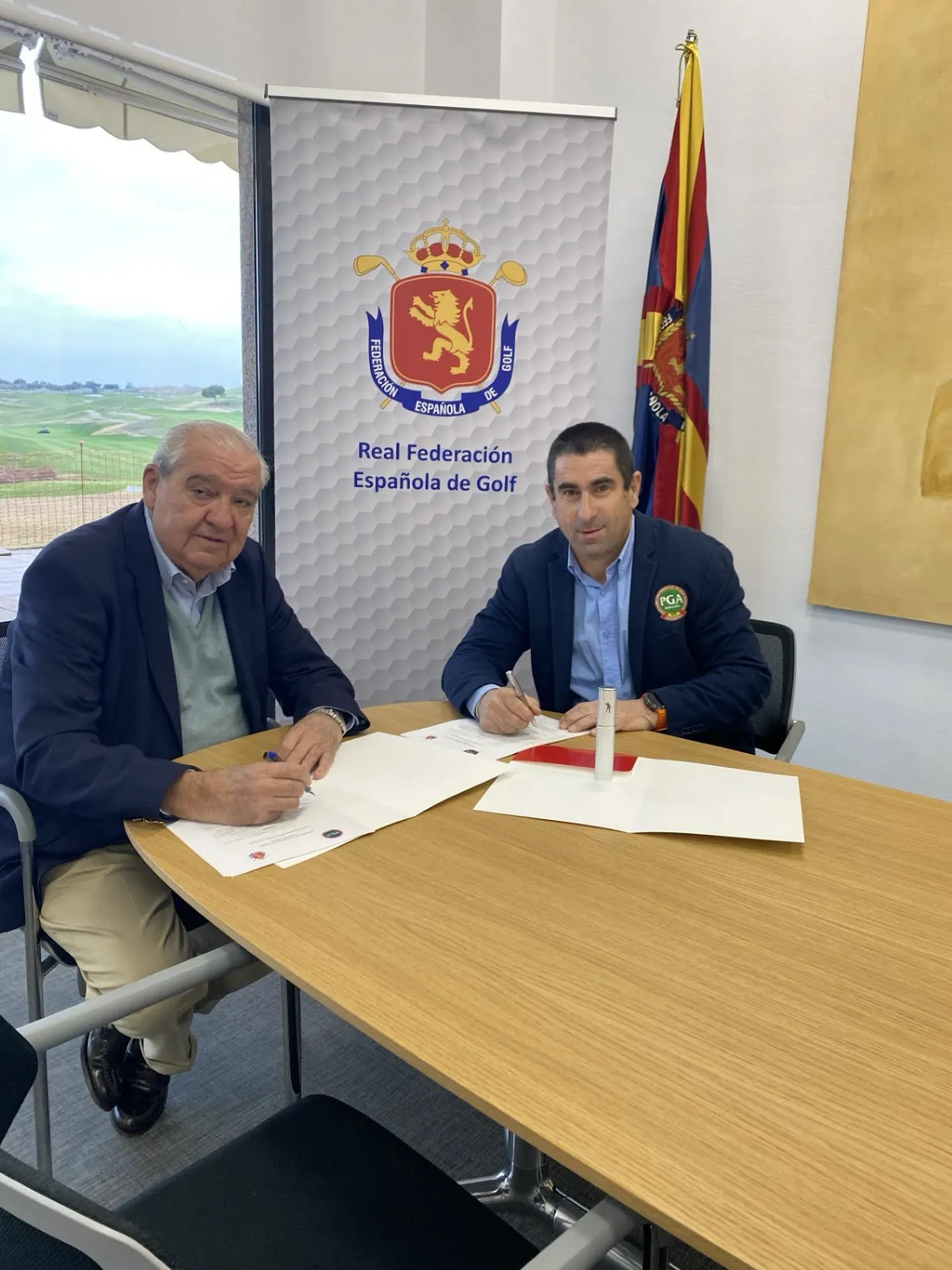La RFEG y la PGA de España firman un convenio para fortalecer el profesionalismo del golf español