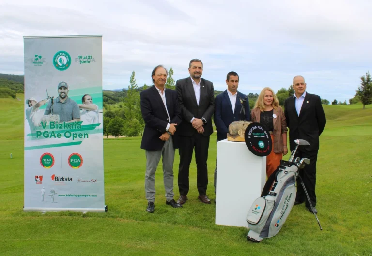 Presentación del V Bizkaia PGAe Open con representantes de la PGAe y Meaztegi Golf